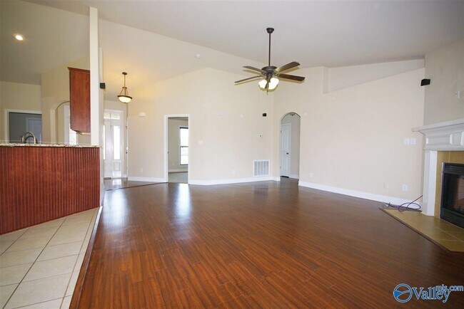 Building Photo - 115 Swan Pond Dr