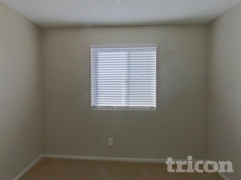 Building Photo - 1013 W Anderson Dr