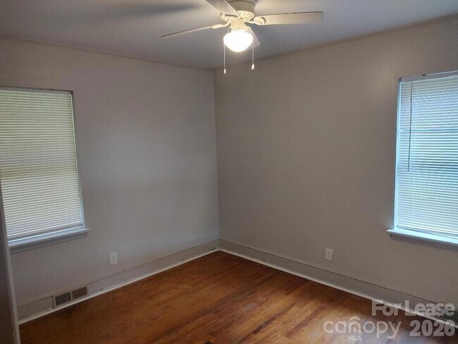 Building Photo - 750 Brockbank Rd