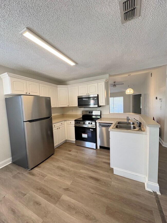 Building Photo - 8824 Coral Palms Ct