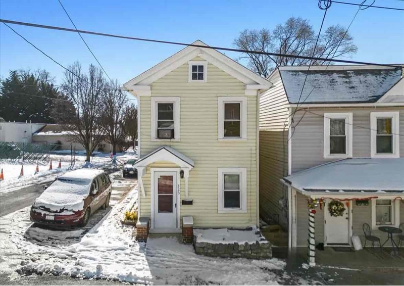 Primary Photo - 223 Baker St