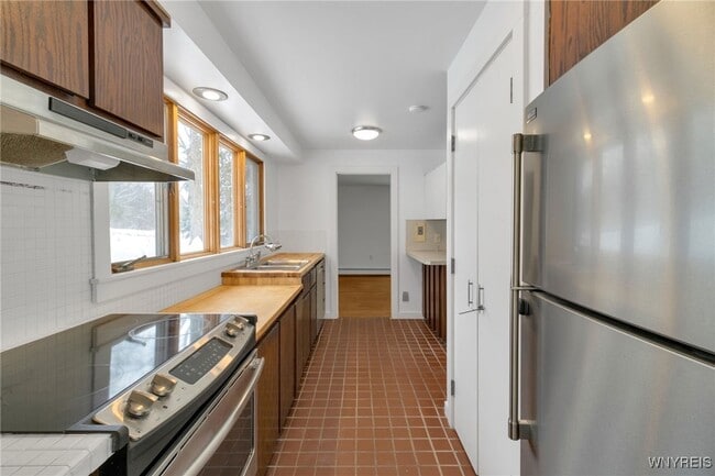 Building Photo - 2955 E Church St