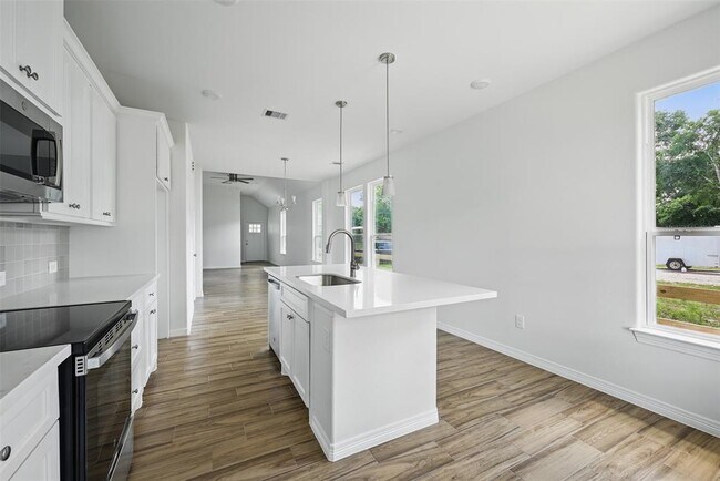 Building Photo - 24644 Cavan St
