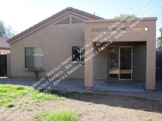 Building Photo - 427 S Sabrina