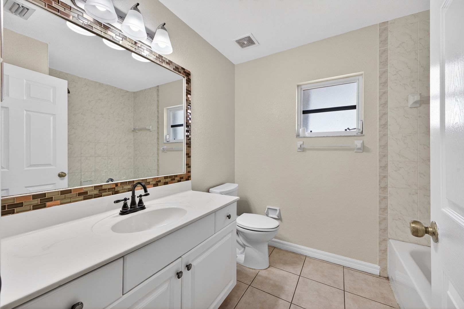 Building Photo - Charming 3-Bedroom Home with Private Pool in Buckingham Air Park