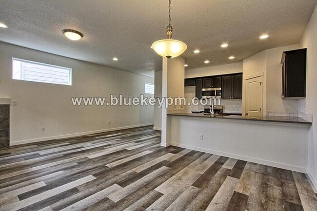 Building Photo - 3 Bed, 2.5 Bath Home in Ridgefield's McCormick Creek Subdivision