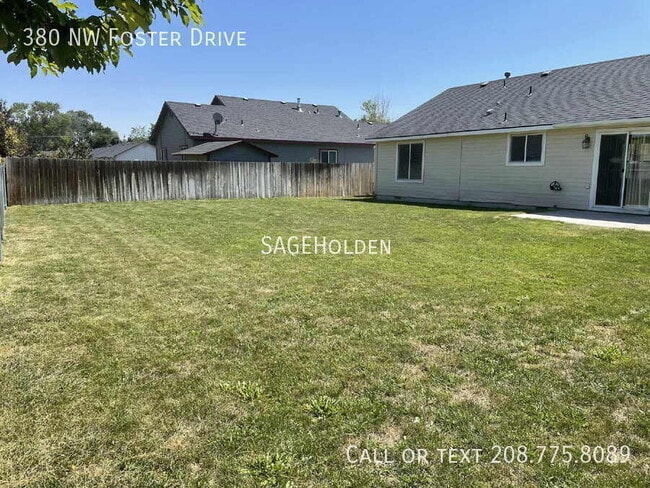 Building Photo - 380 NW Foster Dr