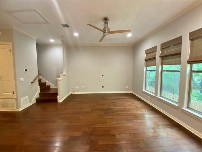 Building Photo - 1115 Kinney Ave