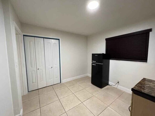 Building Photo - 6870 SW 5th Ct