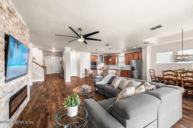 Building Photo - 131 Paradise Valley Dr