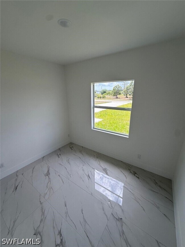 Building Photo - 1089 Eisenhower Blvd