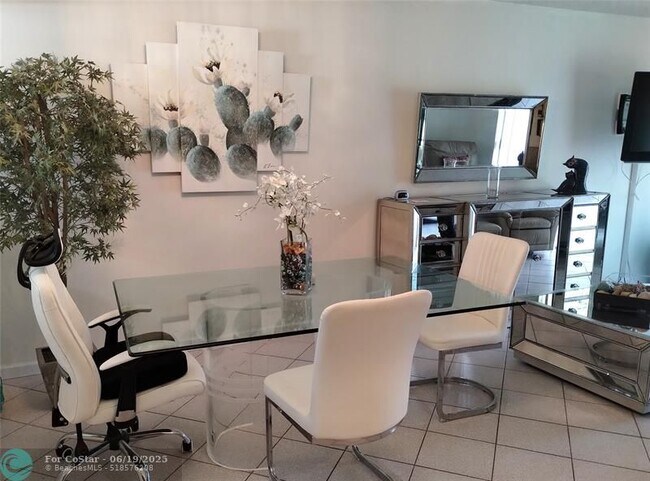 Building Photo - 4502 Martinique Way