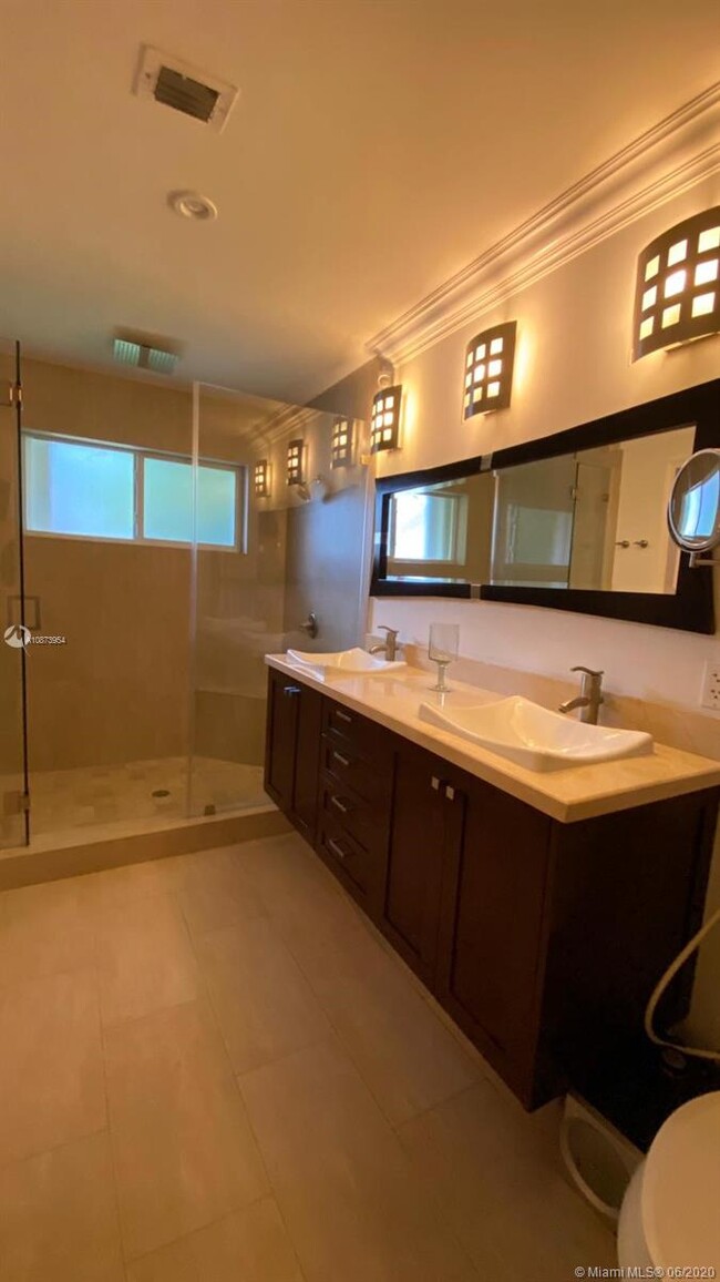 Building Photo - 13111 S Calusa Club Dr