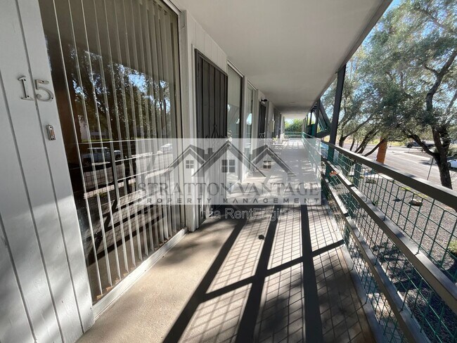 Building Photo - 6936 E 4th St