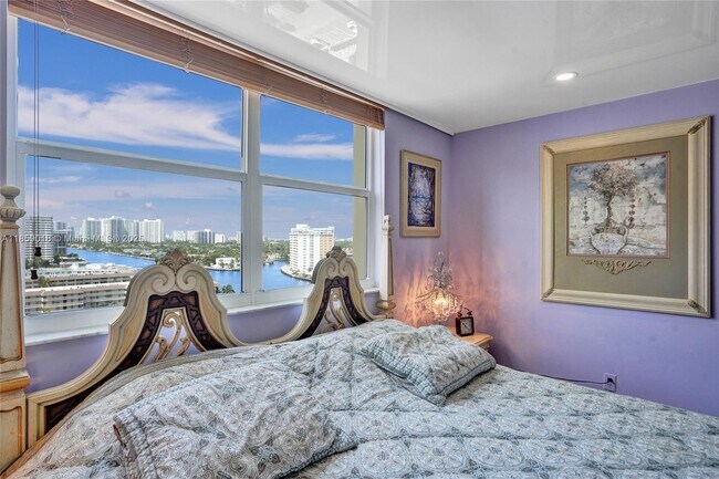 Primary Photo - 1833 S Ocean Dr