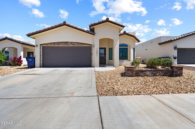 Building Photo - 14841 Tierra Coruna Ave