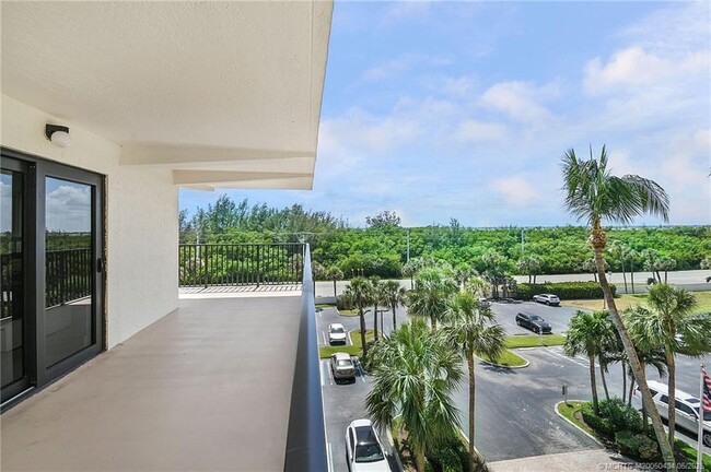 Building Photo - 10044 S Ocean Dr