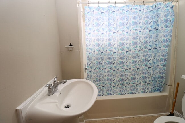 Building Photo - Historic 2 Bedroom in University Hill – Wa...