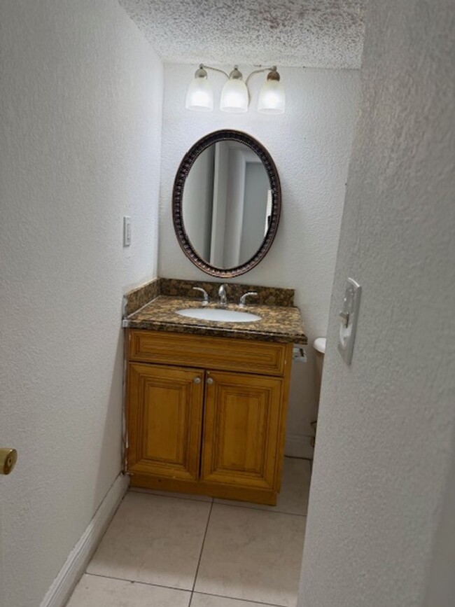 Building Photo - Millennium Palms - 4717 C