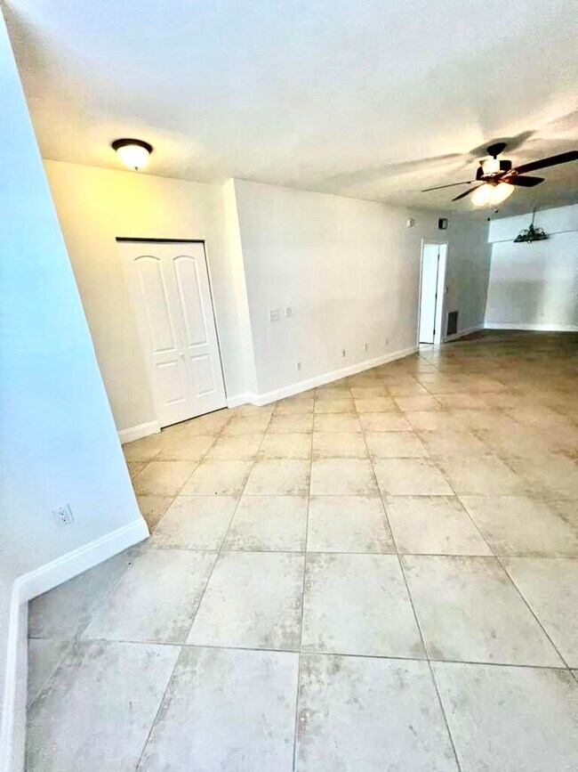 Building Photo - 10354 Fox Trail Rd S