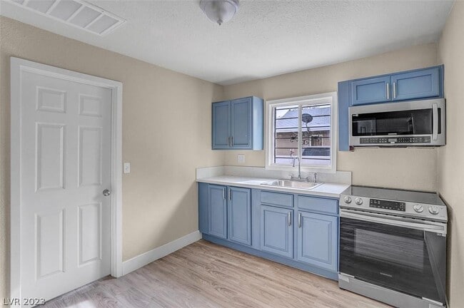 Building Photo - 1815 Stanford St