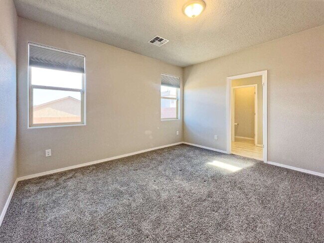 Building Photo - Newer Home in Mountain Hawk