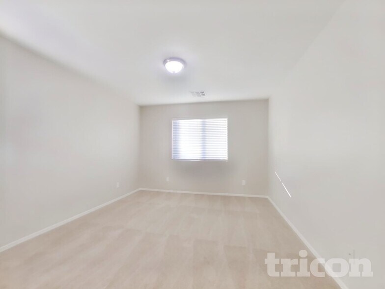 Building Photo - 18024 W Post Dr