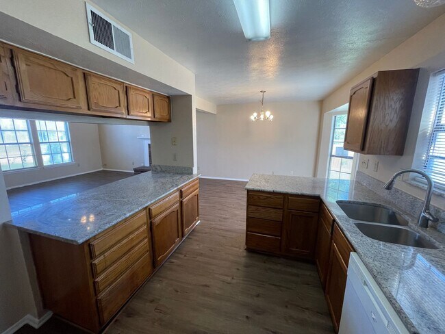 Building Photo - Perfect Home for you!