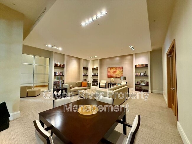 Building Photo - 1431 Riverplace Blvd