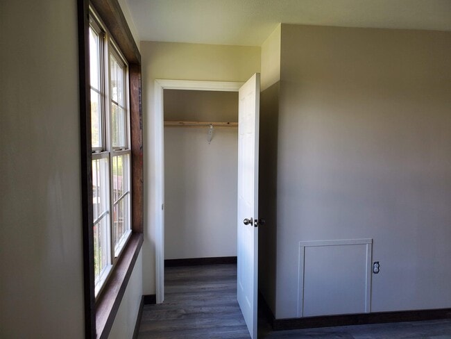 Building Photo - 237 Kingsley Dr