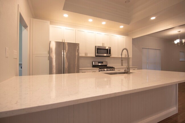 Building Photo - 4755 Monticello Dr