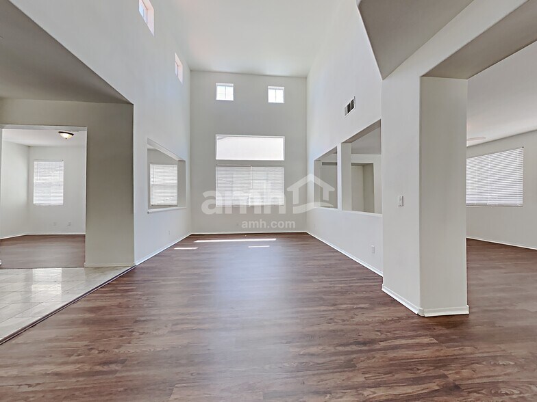 Building Photo - 9055 Hunting Arrow St