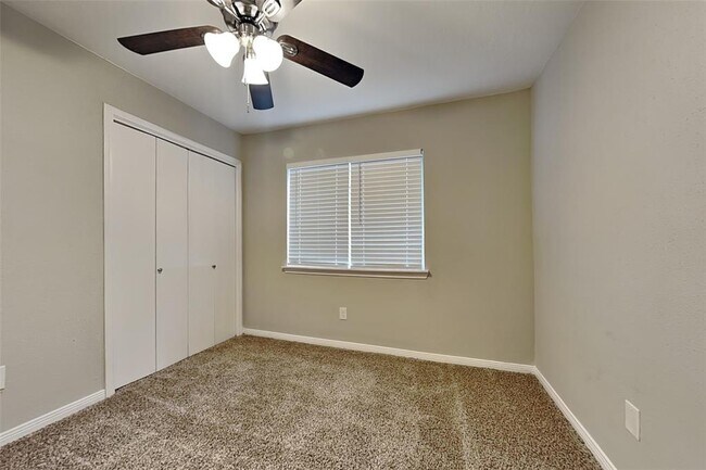 Building Photo - 8635 Spring Green Dr