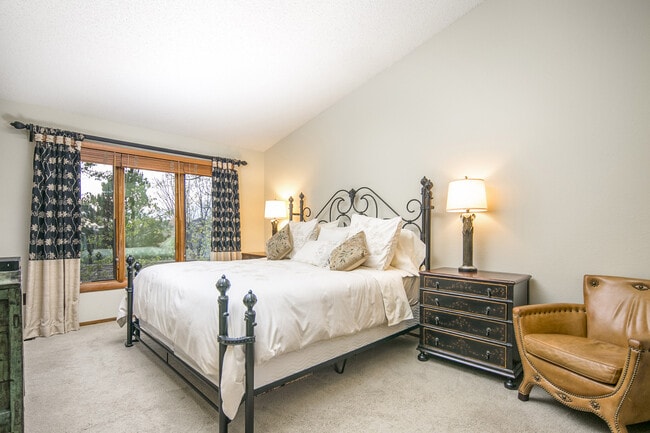 Building Photo - Breathtaking Three Bedroom Townhouse In The Pinery On The Golf Course