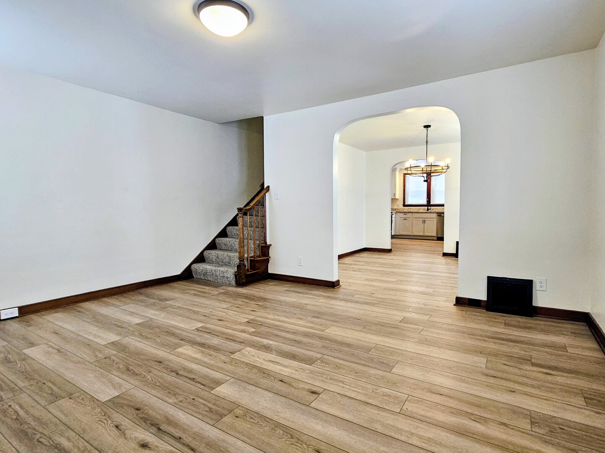 Building Photo - 221 Arch St