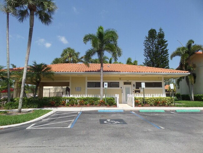 Building Photo - 1524 Lake Crystal Dr