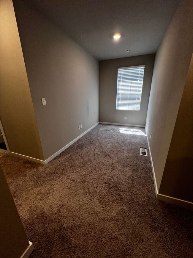 Building Photo - Spacious 4-Bedroom Townhome with Loft, Che...