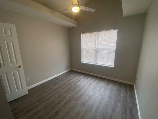 Building Photo - 230 Stirling Bridge Dr