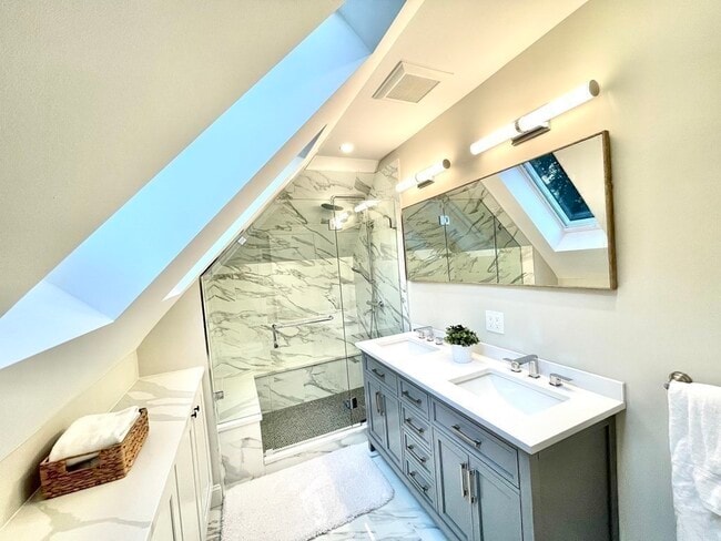 Building Photo - 102 Thurston St