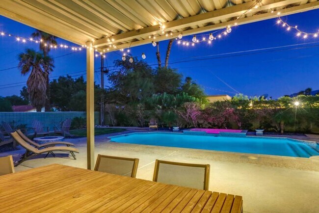 Building Photo - Family-Friendly Oasis in North Palm Springs