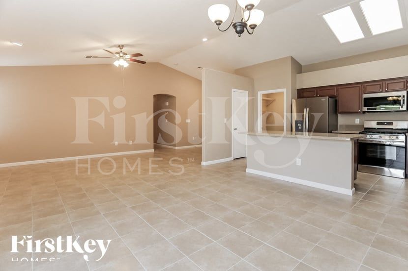 Building Photo - 1118 Sport of Kings Ave