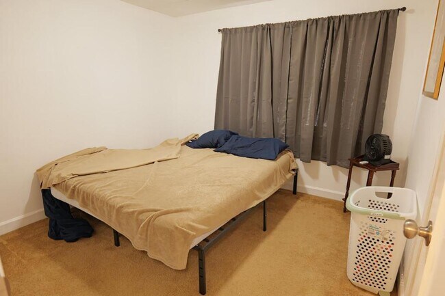 Building Photo - 10811 S Lloyd Dr