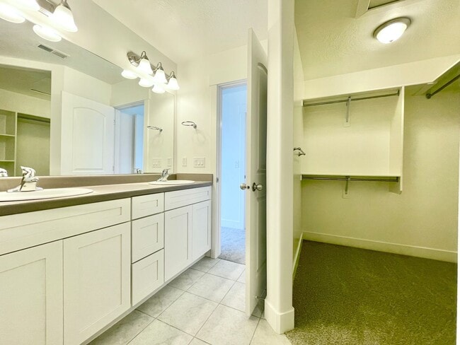 Building Photo - Beautiful Poolside Townhome at The Exchange!