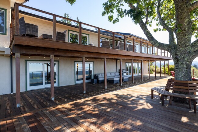 Building Photo - 22533 Majestic Dr