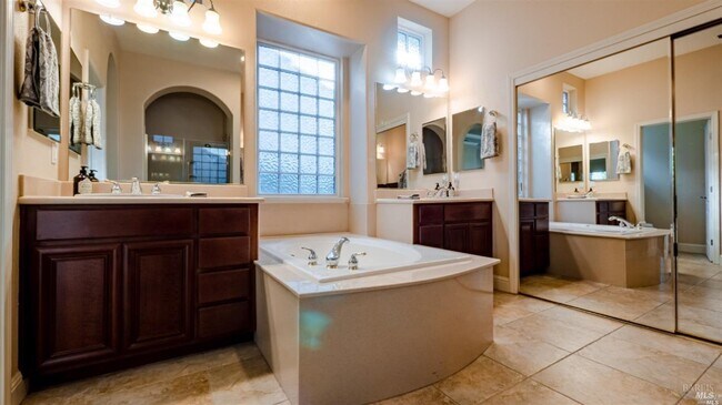 Building Photo - 1064 Diamante