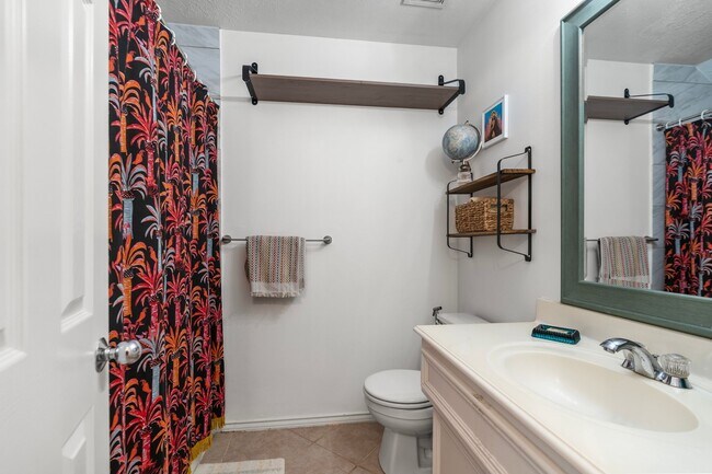 Building Photo - 1425 W 26th St