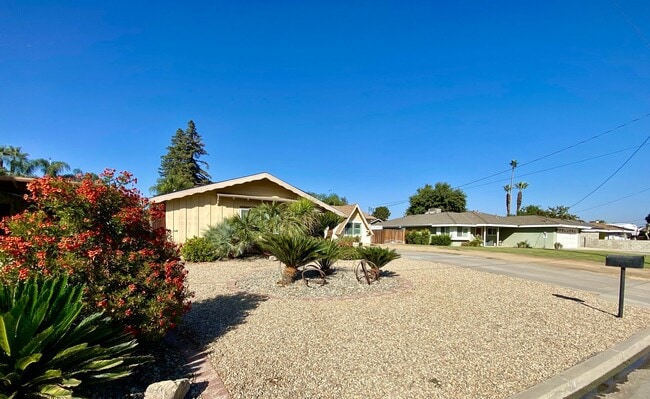 Building Photo - Coming Soon! Spacious 4-Bed, 2-Bath Country Home with Pool, Spa, and More!