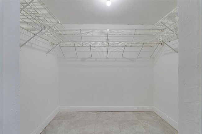 Building Photo - 553 72nd Ave