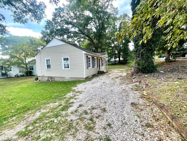 Building Photo - 3 Bed 2 Bath in Anniston