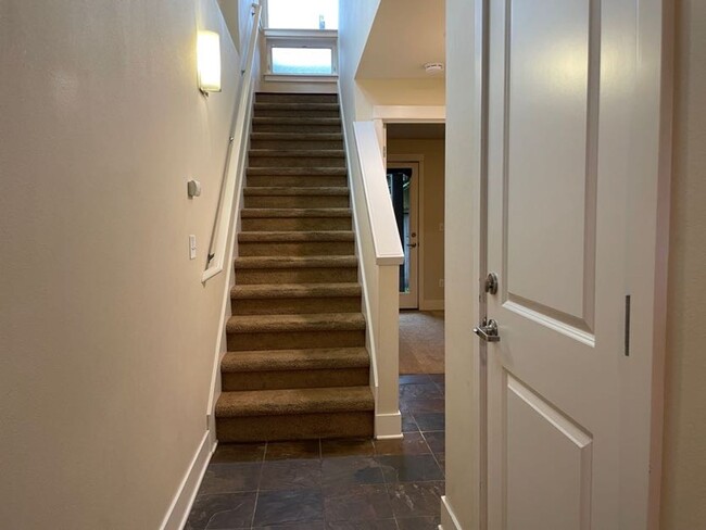 Building Photo - Light and Bright Greenwood Townhouse